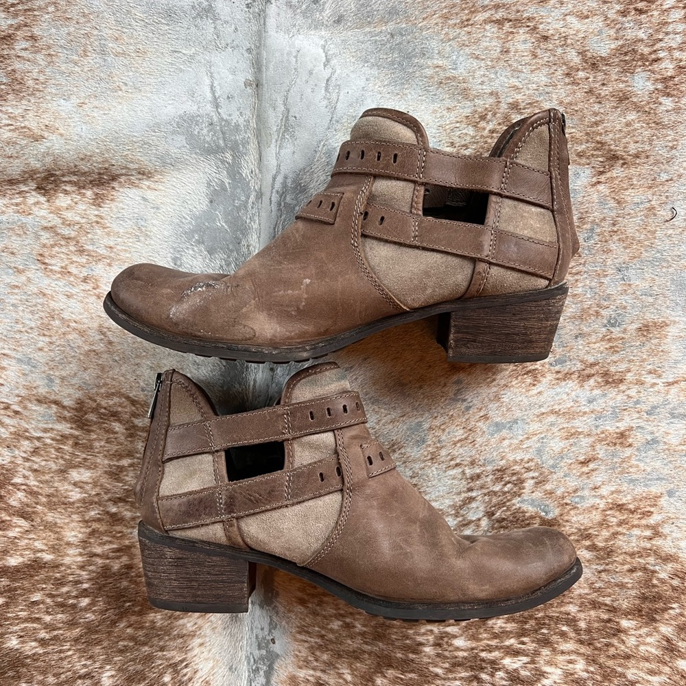 Ugg Patsy Taupe Leather Suede Round Toe Ankle Boo… - image 2